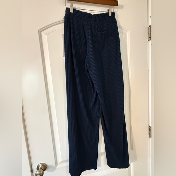 Alo Yoga Muse Wide Leg Pant in Navy Size XS NWT - Picture 7 of 11
